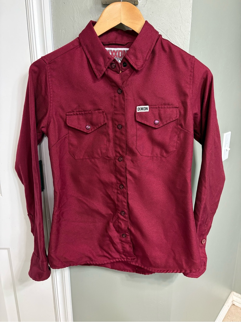 Women’s DIXXON Women's snap down Shirt in Burgundy